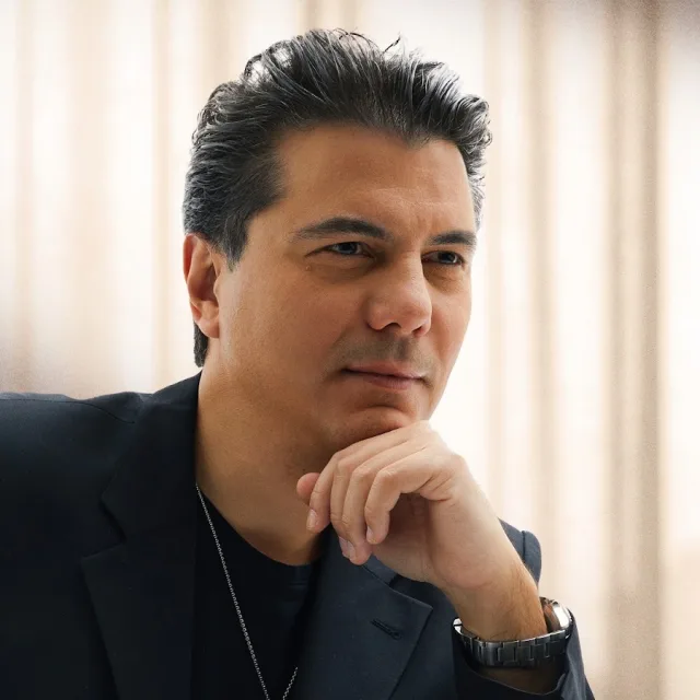 Suat Suna fotoğrafı